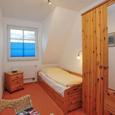 Holiday home Haushaelfte-hus-noeck-id-140 *